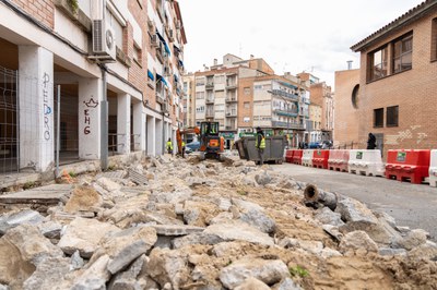 Imagen de la renovación de la red de alcantarillado en la calle Artur Mor.