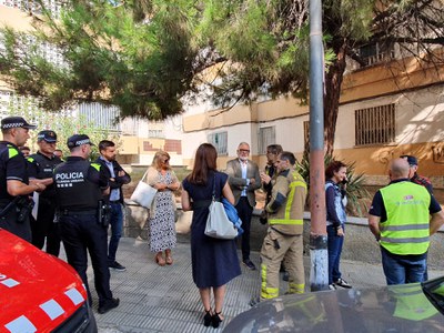 El alcalde y el teniente de alcalde Cristina Morón y Carlos Enjuanes han visitado esta mañana el lugar donde se ha producido el incendio.