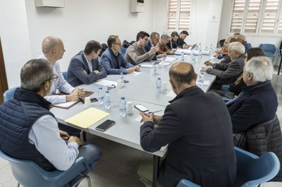 Pueyo, Postius y técnicos municipales presentaron el proyecto a los empresarios del polígono.