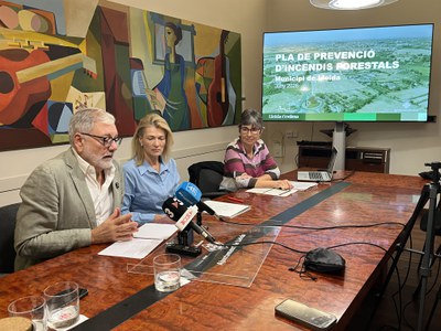 El alcalde y la teniente de alcalde y la jefa de Ecología y Sostenibilidad han presentado el Plan de Prevención de Incendios.