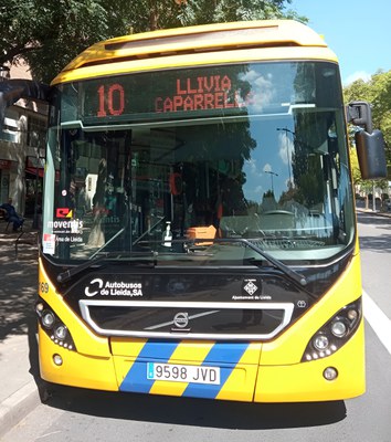 Imagen de uno de los autobuses que circulan en la línea L10.