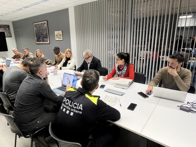 <bound method DexterityContent.Title of <NewsItem at /fs-paeria/paeria/es/actualidad/noticias/la-paeria-suspende-actividades-y-cierra-equipamientos-municipales-para-evitar-desplazamientos-innecesarios-ante-la-alerta-por-fuertes-vendavales>>.