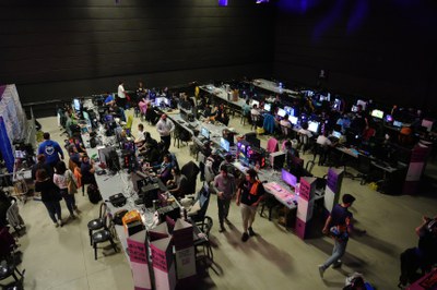 El espacio principal de la Lan Party Lleida que ha acogido la competición oficial de los videojuegos League of Legends y Valorant en catalán.