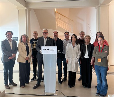 Larrosa, Navarro y Bosch con el director de la Fundación de las Artes, concejalas y el equipo profesional del Morera.