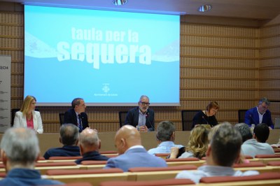 El alcalde de Lleida, Fèlix Larrosa, ha presidido la constitución de la Mesa por la Sequía.