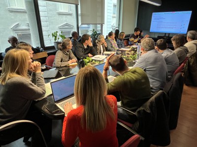 La reunión de la comisión de seguimiento de los contratos de mantenimiento de jardinería, presidida por la teniente de alcalde Begoña Iglesias, ha tenido lugar hoy en la concejalía.