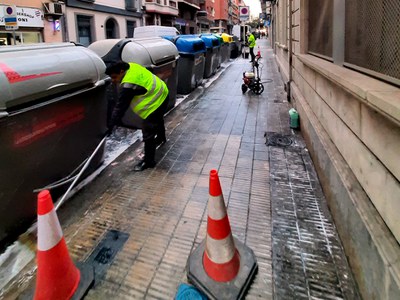 Tareas de limpieza intensiva, hoy en la calle Bonaire.