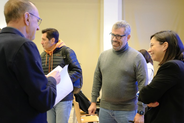 L'alcalde, Miquel Pueyo, la tinent d'alcalde, Jordina Freixanet, i el director general de Localret, Andreu Francisco, abans d'iniciar-se la presentació.