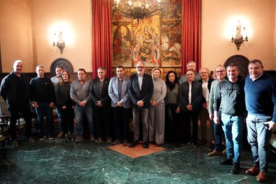 Foto de grupo de los representantes municipales que han constituido hoy la Mancomunidad de Pinyana.