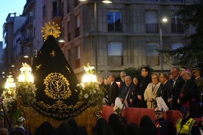 El paso de la Virgen de los Dolores frente al palco presidencial.