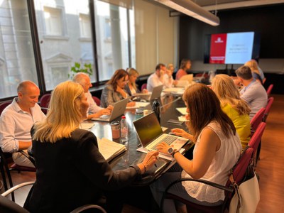 La 1a teniente de alcalde y concejala de Agenda Urbana, Begoña Iglesias, ha presidido este miércoles la comisión informativa del ámbito, en la que se ha dado luz verde al Avance del nuevo Plan de Ordenación Urbanística Municipal (POUM).