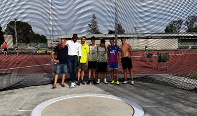 Nueva jaula de lanzamiento de disco, peso y martillo en la pista de atletismo de Les Basses.