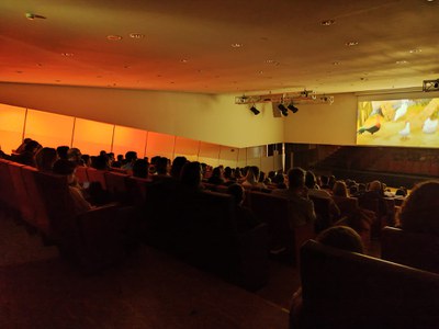 Nuevo éxito de público en la 3a sesión del Cinemón Xic que se ha celebrado este sábado por la tarde en el Teatro de la Lonja y en la que se ha proyectado “La mama Muu vuelve a casa”.