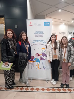 Representantes del Plenario de la Infancia y la Adolescencia de Lleida, presentes en el 8º Encuentro de participación infantil y adolescente organizado por Unicef en Bilbao.
