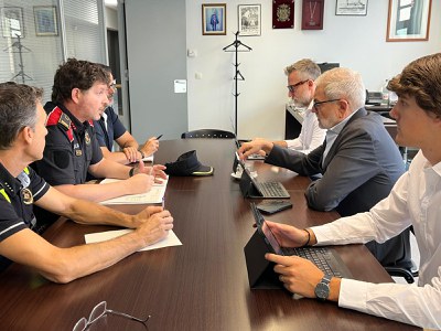 El alcalde se reunió hoy con los mandos de Guardia Urbana y Mossos d'Esquadra..
