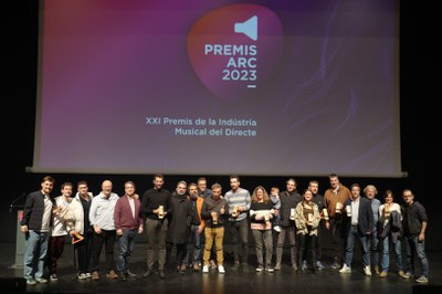 Galardonados y galardonadas en la 21ª edición de los Premios Arco, entregados en el Teatro de la Lonja de Lleida..