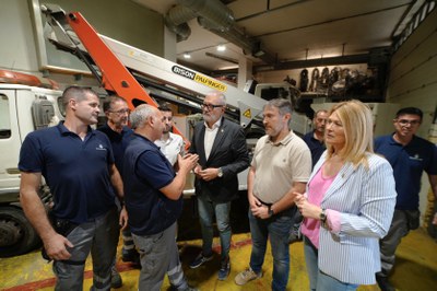 El alcalde Larrosa y la concejala Iglesias han visitado la Brigada de Instalaciones, Equipamientos Públicos y Energía del Ayuntamiento de Lleida.